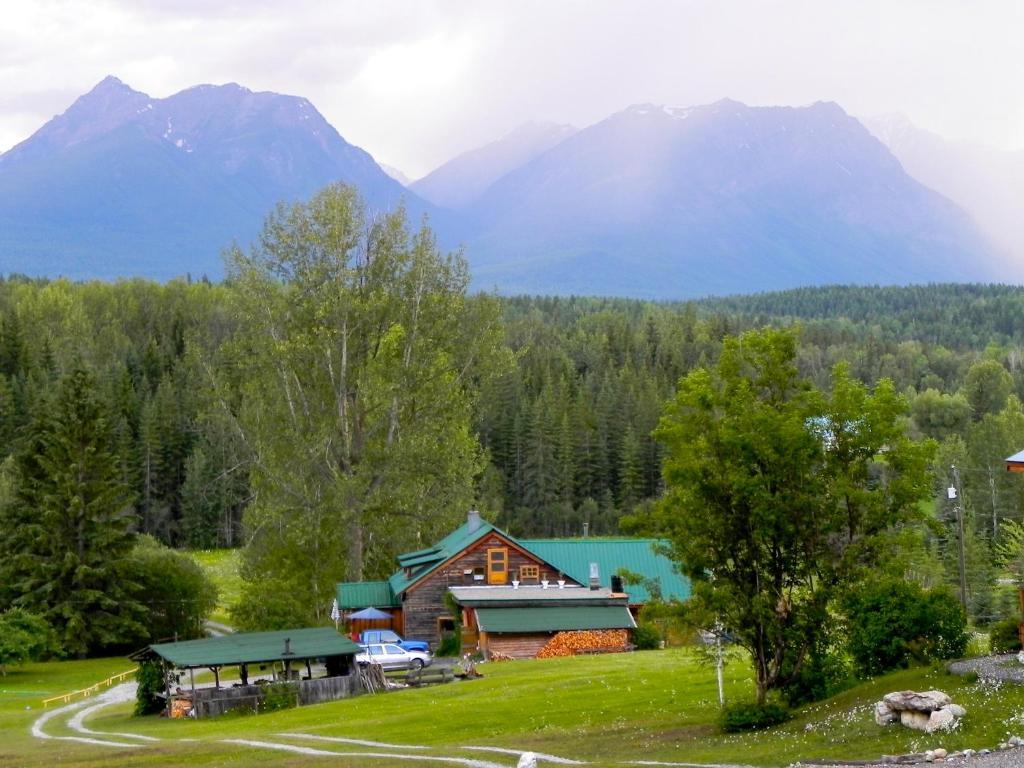 Blaeberry Mountain Lodge Golden Eksteriør billede